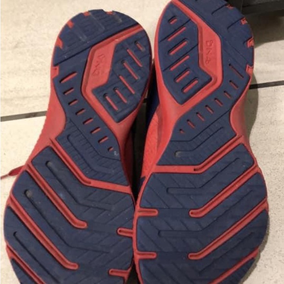 Ladies size 9.5 captain America brooks - Picture 3 of 4